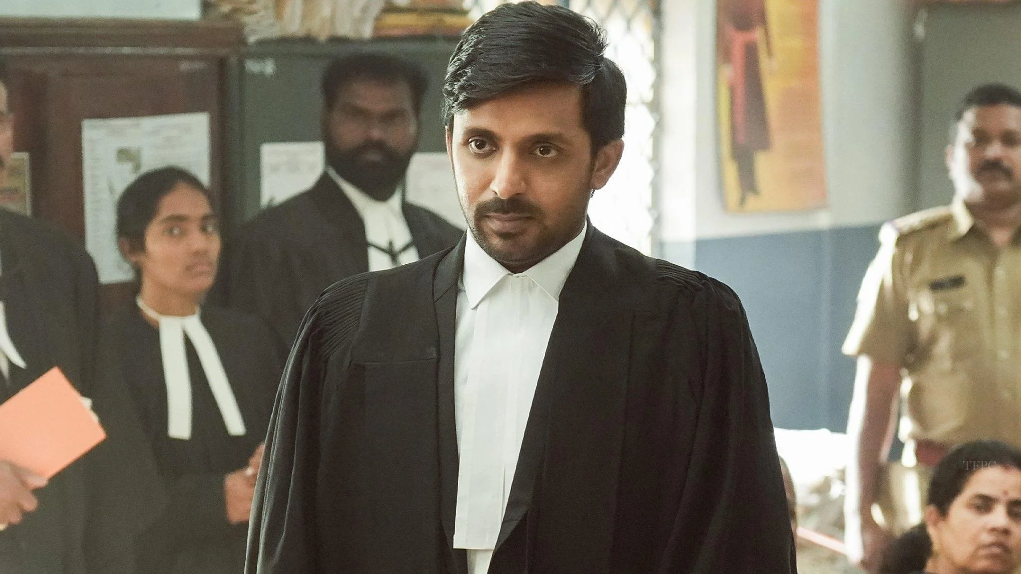 Phiên Tòa: Nhà Nước Đối Đầu Kẻ Vô Danh Full