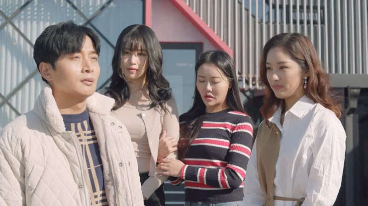 Biệt Thự Hầu Gái Full