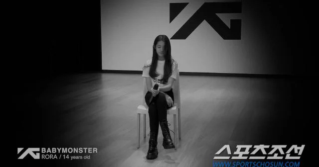 Cô Nàng Phục Vụ Bán Thời Gian Full